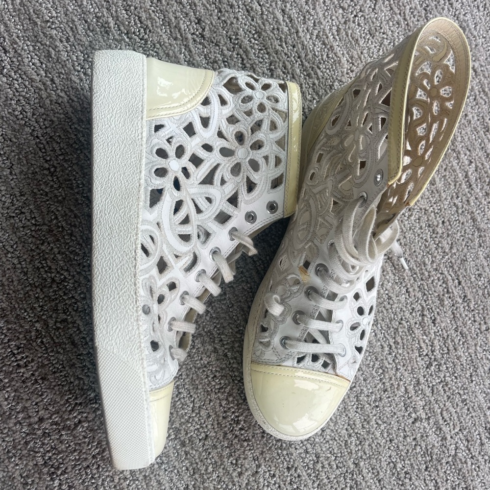 - Pre-loved CHANEL High Top Sneakers sz 40